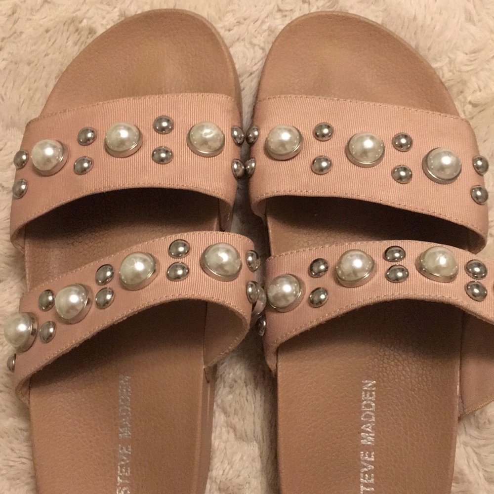 Sandals dirty from the back have us